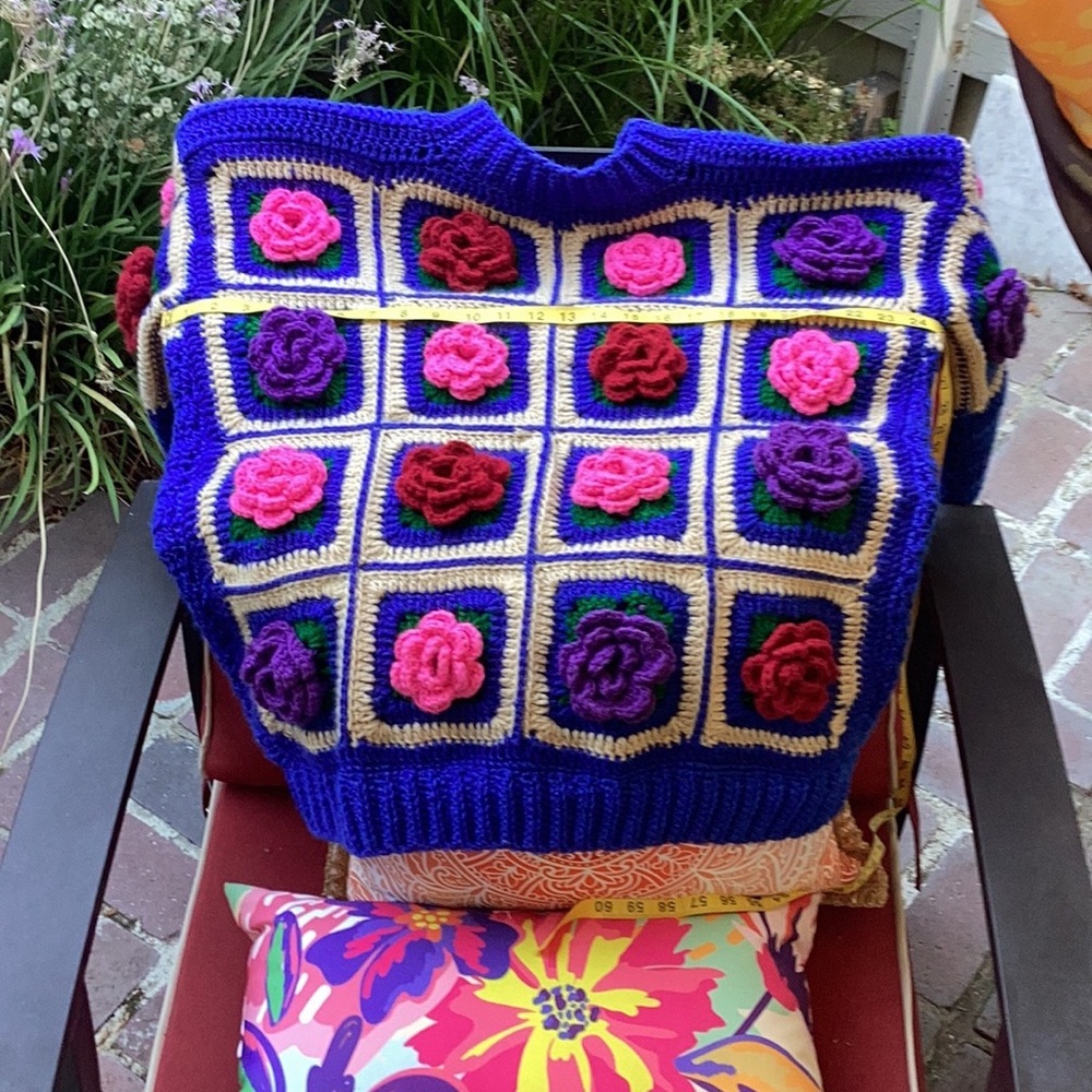 NEW | ✋HANDCRAFTED ❤️ Crocheted 🧶 Granny Squares & Roses 🌹 Sweater - Picture 8 of 9